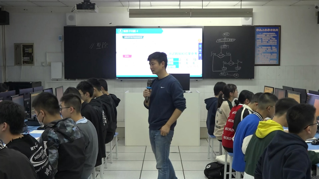 1669792785786596.jpg 图1 魏永贵老师展示课.JPG