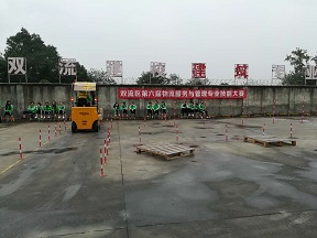 叉车操作竞赛现场
