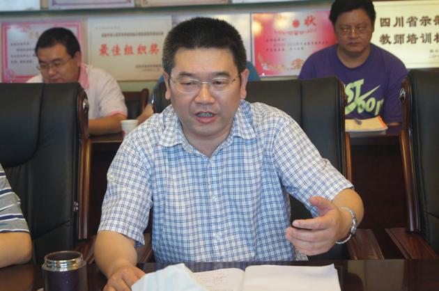 县教育局党组书记、局长刘伟一行调研县研培中心