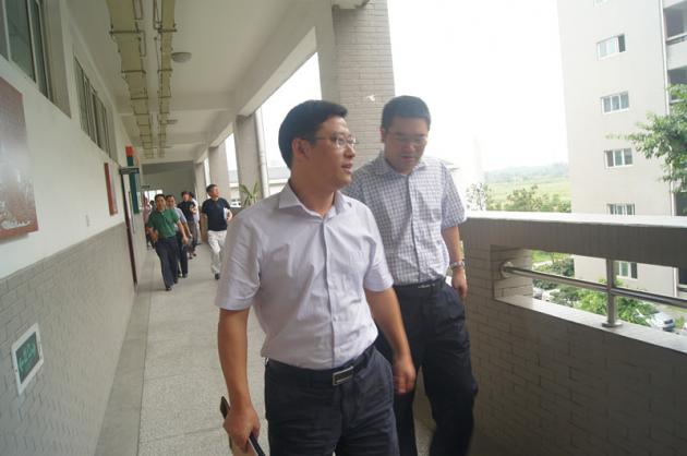县教育局党组书记、局长刘伟一行调研县研培中心