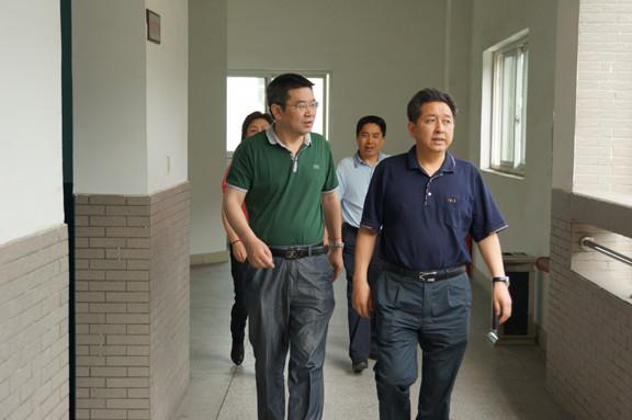 马振海一行到县研培中心调研